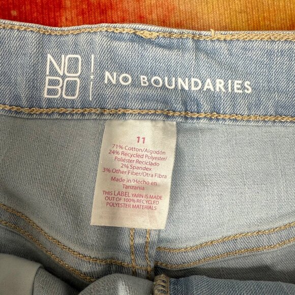 No Boundaries Womens Size 11 Blue High Rise Denim Cuffed Shorts Light Wash - Picture 3 of 8